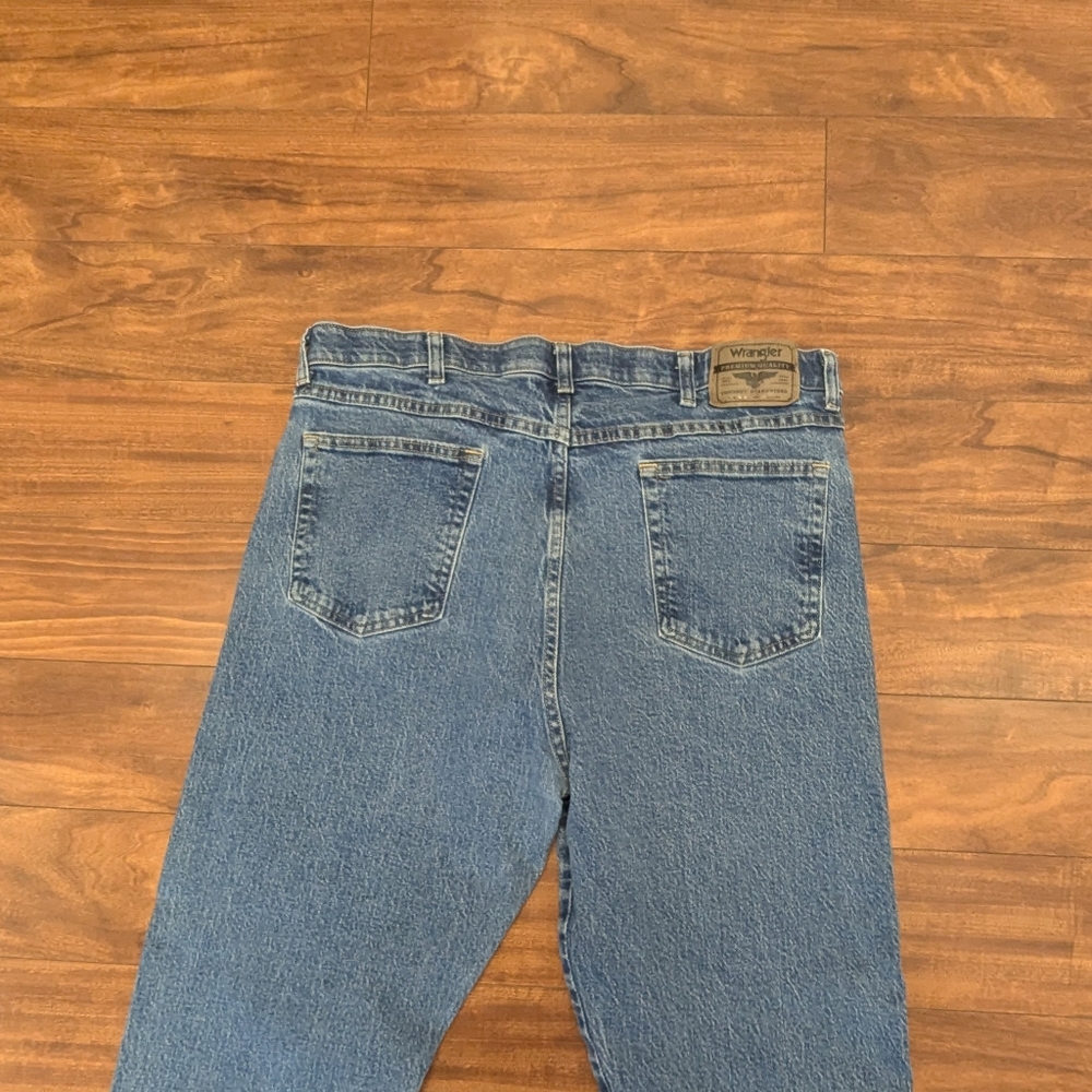 Men's Wrangler Blue Jeans - Picture 8 of 12